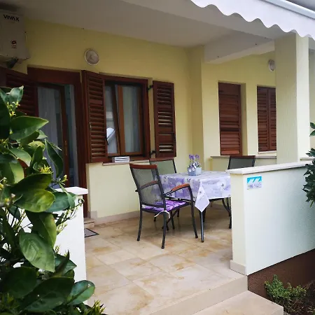 Flowers Medulin, Fucane 1a