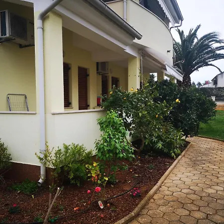 Flowers Medulin, Fucane 1a 아파트 *